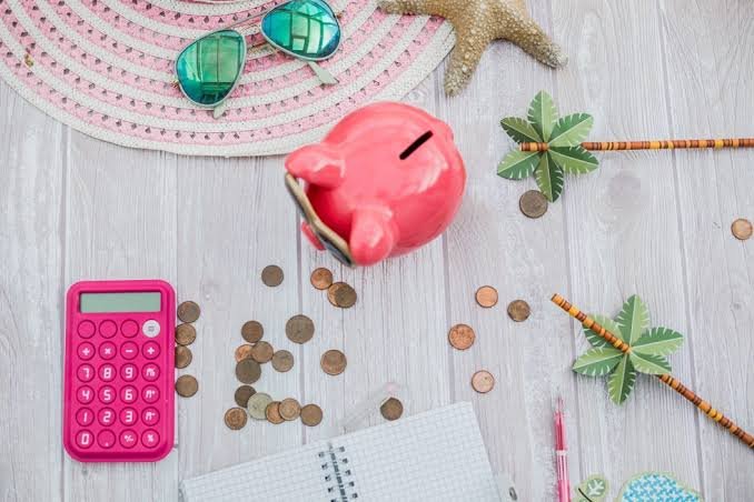 How to Talk About Money and Salaries With Friends
